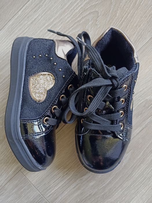 Botki trzewiki dziewczęce czarne lakierowane 26