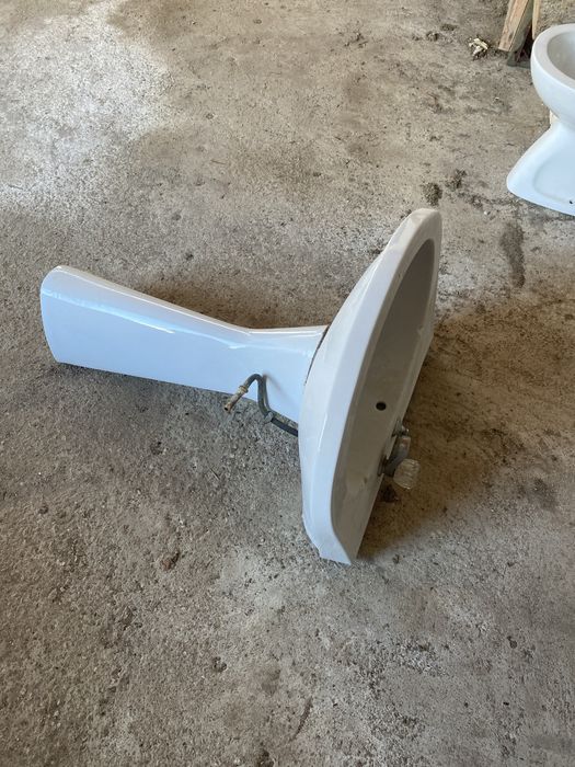 Lavatorio branco em bom estado