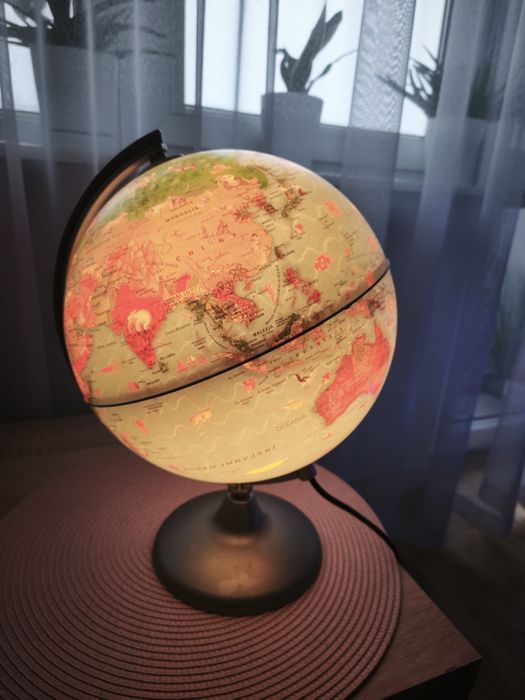 Globus podświetlany na podstawie