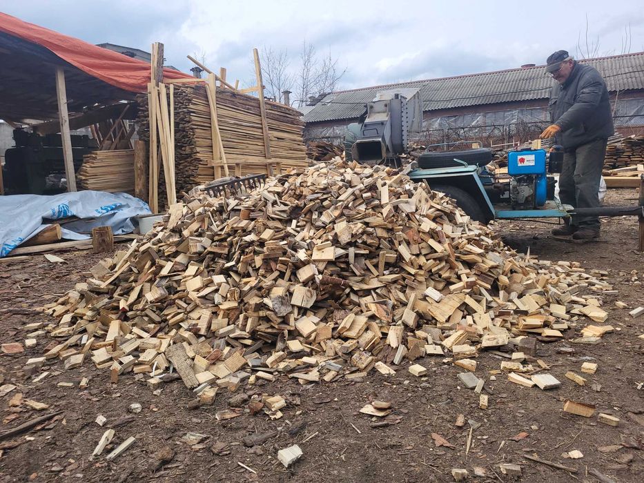 Дрова,тирса,паливні відходи.