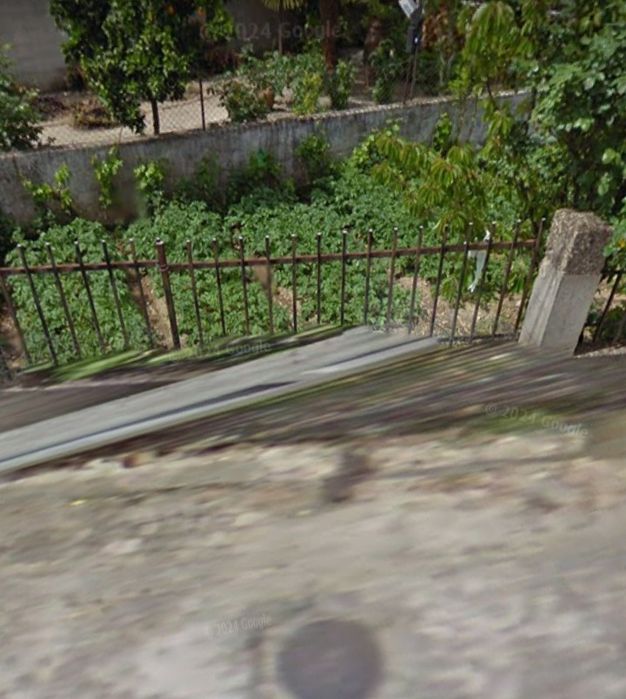 Casa com logradouro para habitação ou comércio