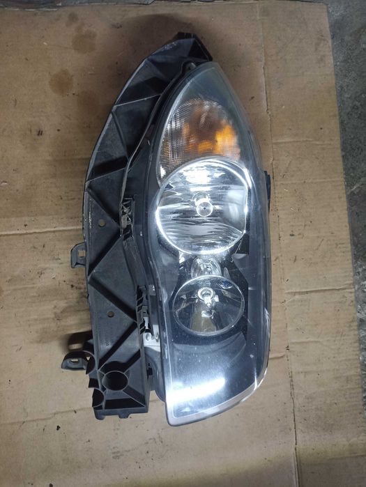 BMW E87 E81 E82  Lift Lampa Prawy Przód Europa