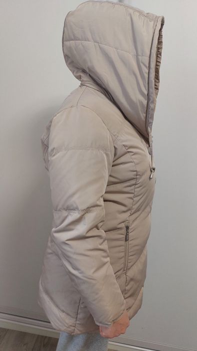 Продам жіночу зимову куртку , пуховик.