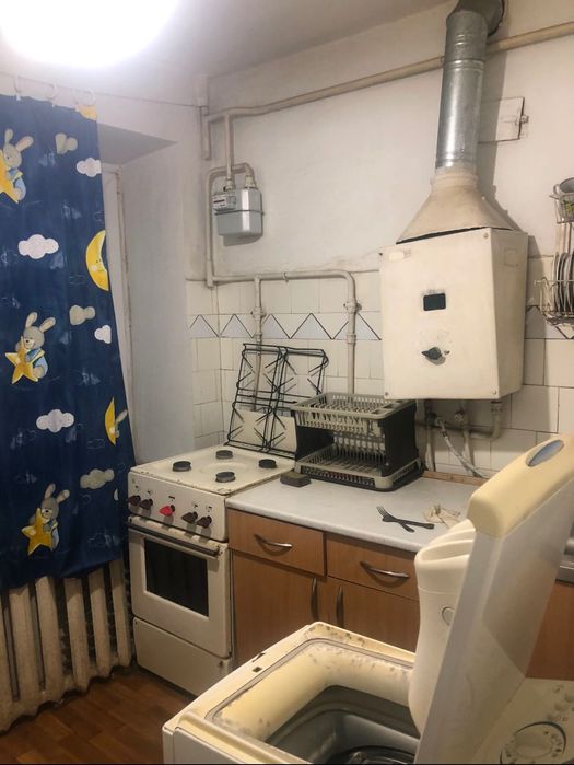 Здається 2-кімнатна квартира, у центрі