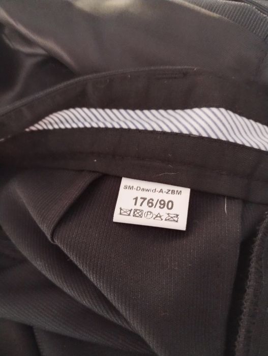 Garnitur meski granatowy trzyczęściowy