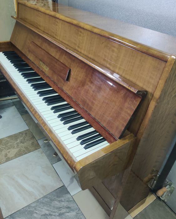 Продам піаніно  PETROF