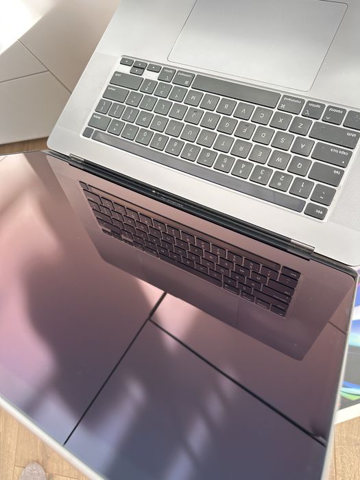 Macbook Pro 16 ідеал 512гб