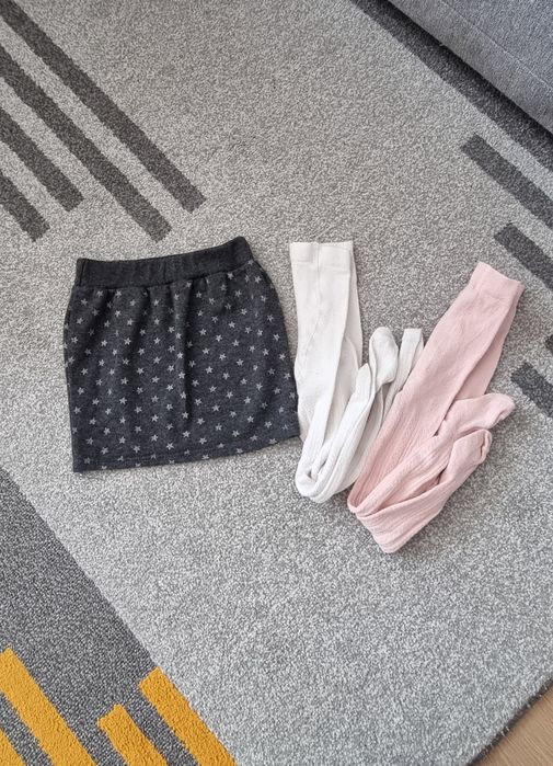 Spódniczka w gwiazdki plus ażurowe rajstopy