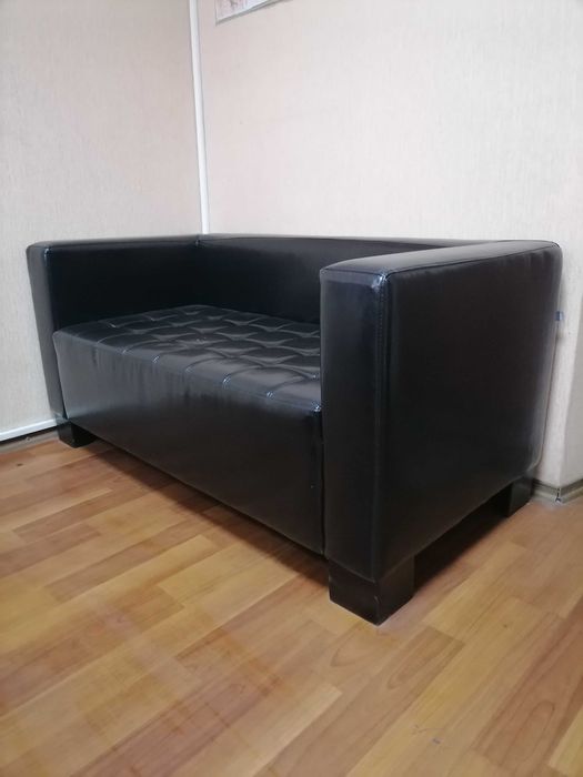 Продам офисный диван