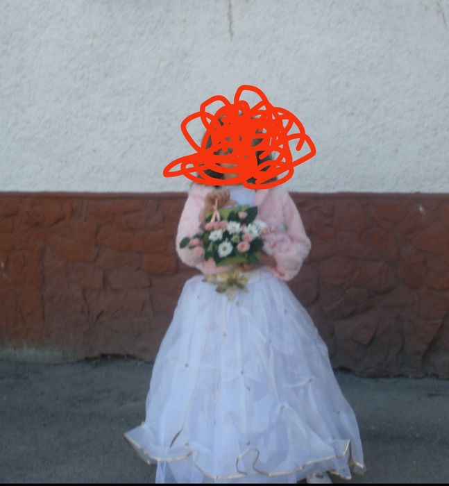 Біле святкове плаття. Можна до причастя