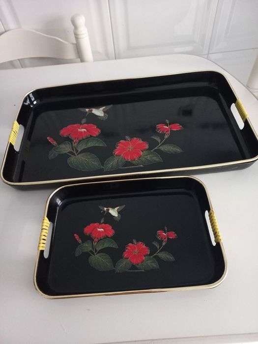 Conjunto  de 2 tabuleiros  iguais  de tamanhos diferentes. Impecáveis