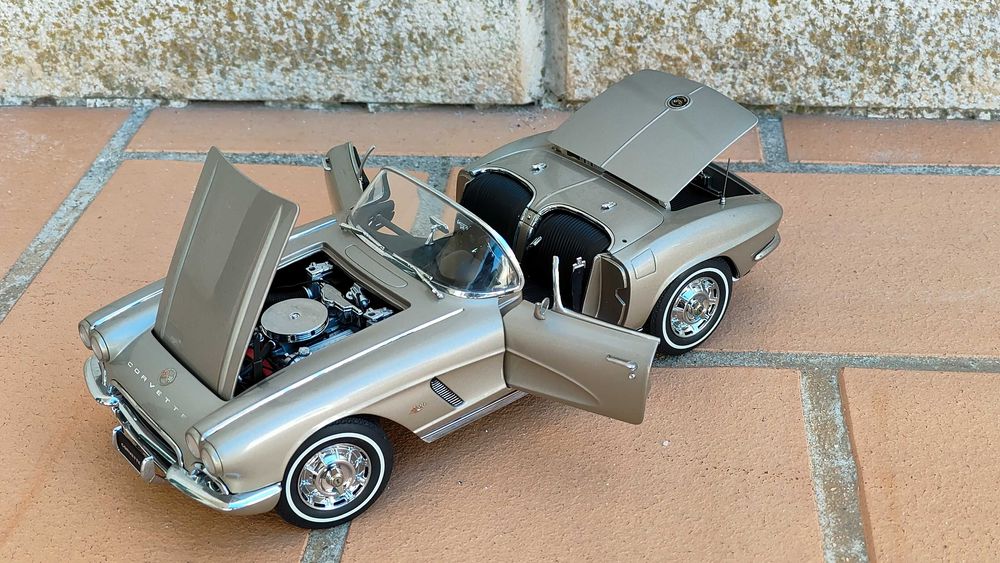 Chevrolet Corvette Spider 1962 AutoArt 1/18