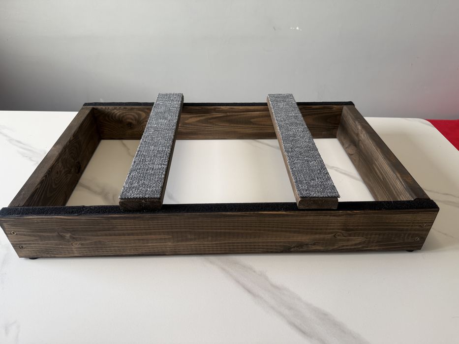 Box pudło do nauki pozycji wystawowej dla psa. Handling stack box