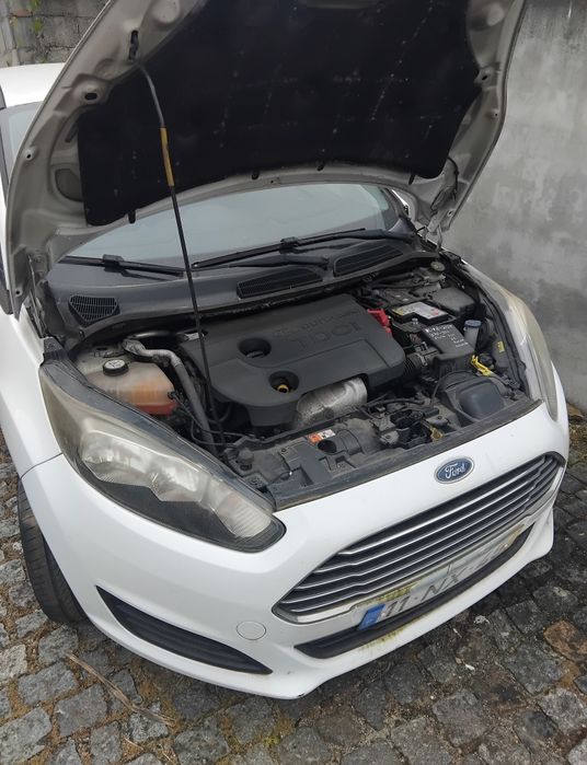 Vendo dois ford fiestas vI 1.5 tdci um de 2013 outro de 2015 acidentado salvado