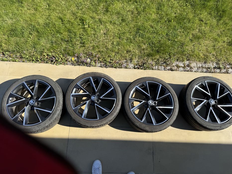 Oryginalne felgi z oponami Vega skoda superb R19 5x112 ET 45