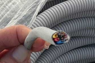 Liquidação de restos de cabos e tubos – preços baixos!