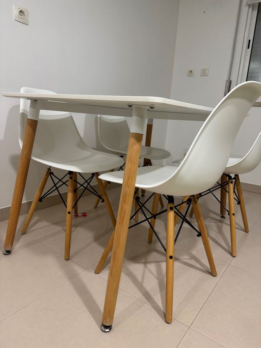Conjunto Mesa e cadeiras