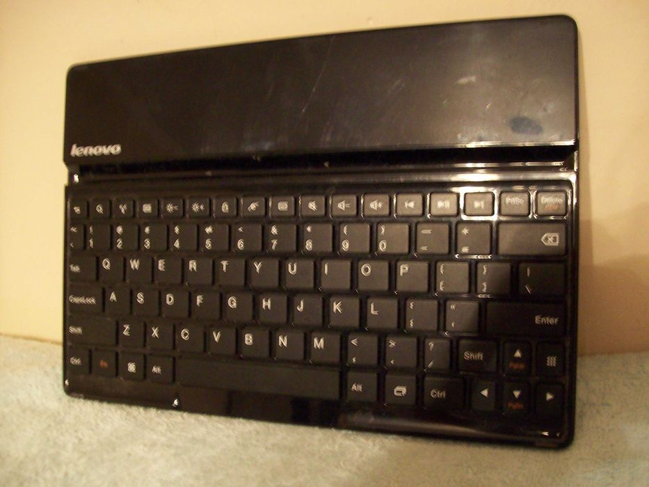 Tablet Lenovo 6000 H. Z klawiaturą. Praktyczny mini laptop. 2 w 1.