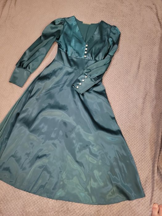 Продам плаття на м