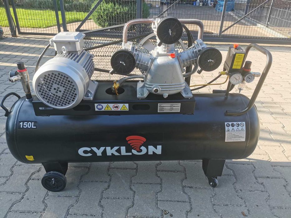 Kompresor olejowy sprężarka 150L NOWY powystawowy, 400v 4,2kW 3tłoki 670l/min CYKLON 2x separator