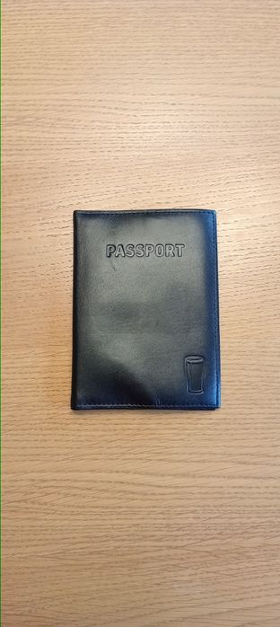 Paszportówka etui skórzane czarne Guinness