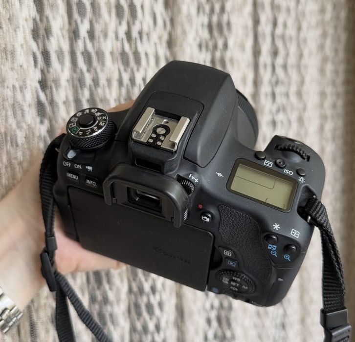 Canon EOS 760D + 50mm f/1.8 STM | 24.2 МП | Wi-Fi | Поворотний екран