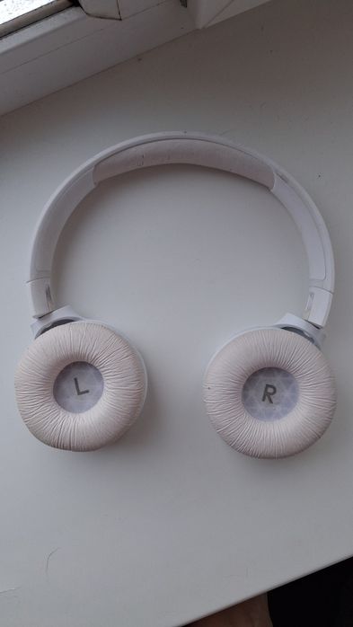 JBL Tune 510BT White и Xiaomi Redmi