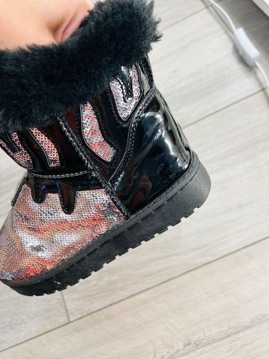 Продам зимові сапоги на дівчинку