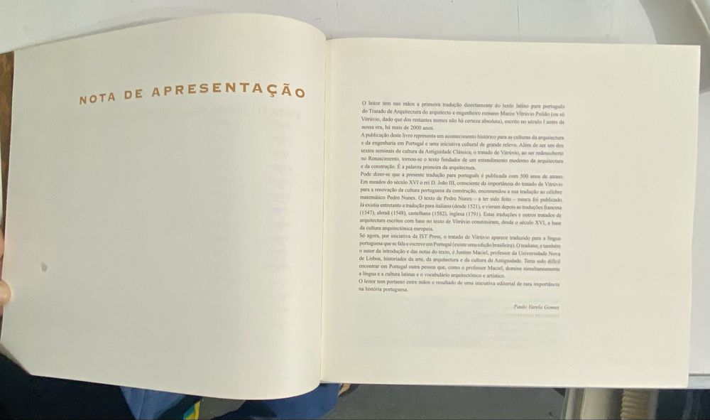 Livro “Vitrúvio” de M. Justino Maciel