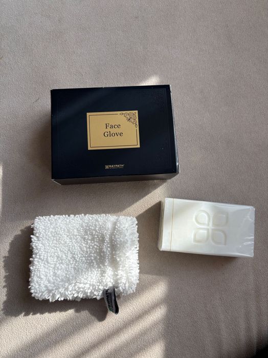Nowy face glove i białe naturalne mydełko z nanosrebrem raypath