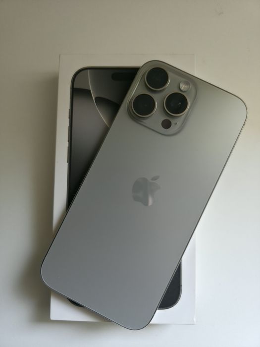 iPhone 16 Pro Max 512G 
Com respectiva caixa e acessó