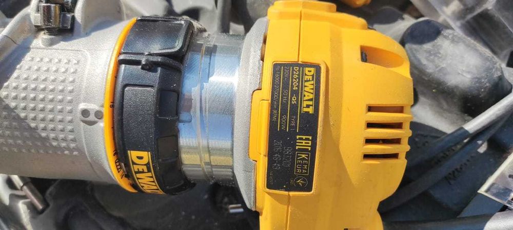 Фрезер DeWalt D26204K