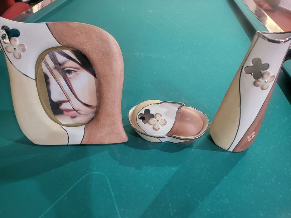 Conjunto de 3 peças de decoração. Excelente