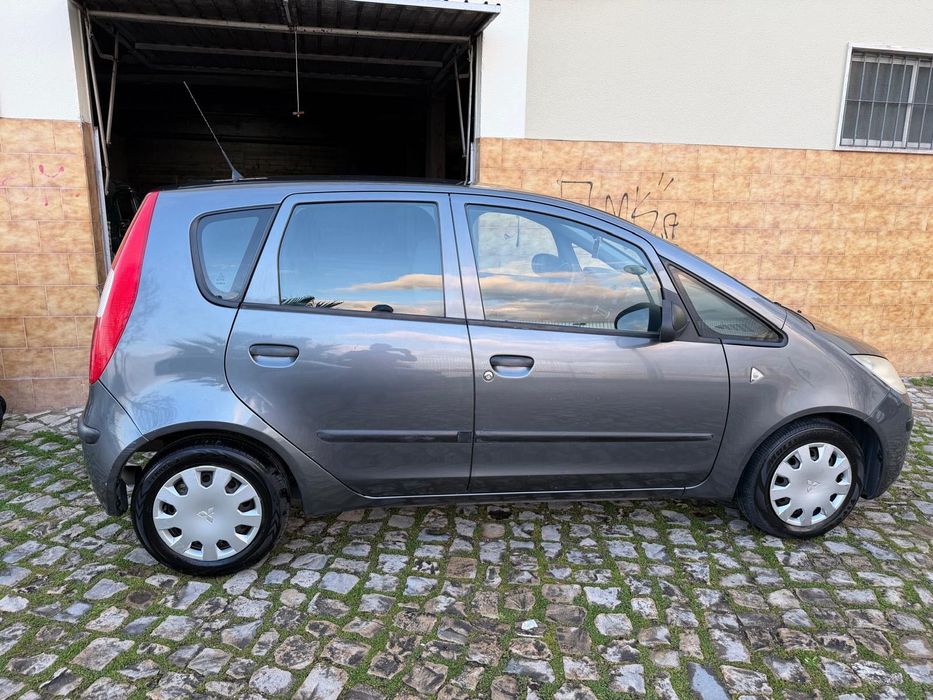 Mitsubishi Colt Z30 Gasolina, Económico e Fiável