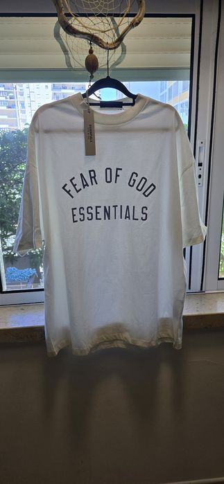 Fear of god essentials t shirt