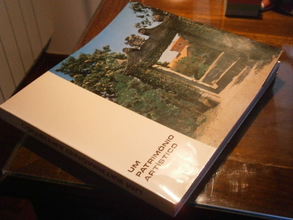 LIVRO “Um Património Artístico”, 1983(como novo)
