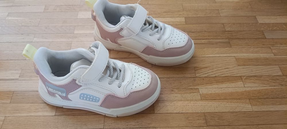 Adidasy dziewczęce r 28