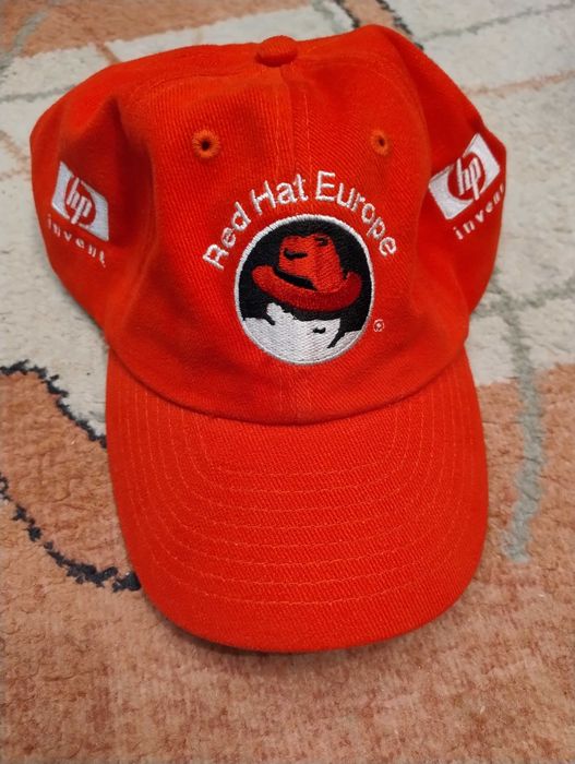 Czapka Red Hat HP Invent retro. Dla Linuxiarzy.