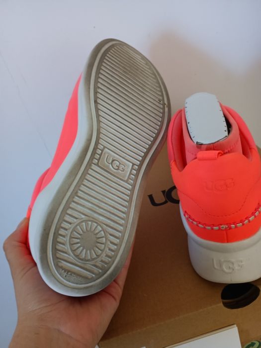 Tênis desportivos UGG