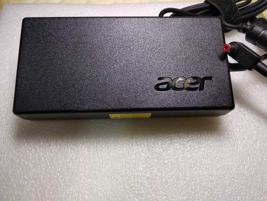 Продам Адаптер живлення Acer 180 Вт KP.18001.008