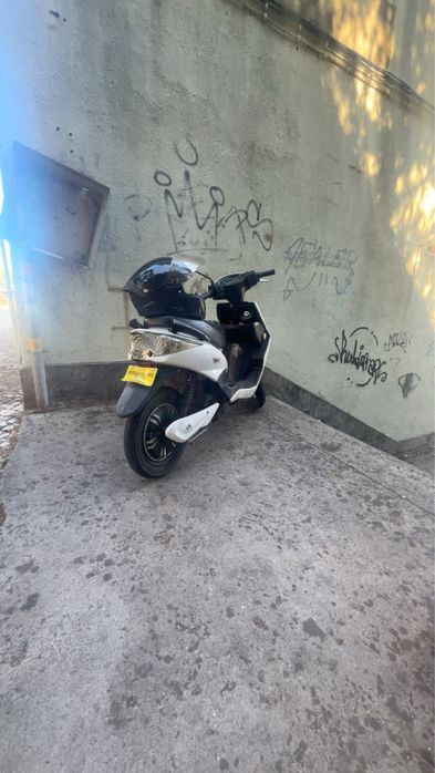 Vendo mota eletrica a andar