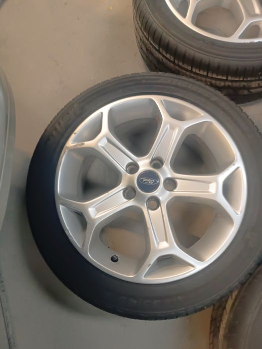 James Ford Mondeo ( 2008 )  235/45R17