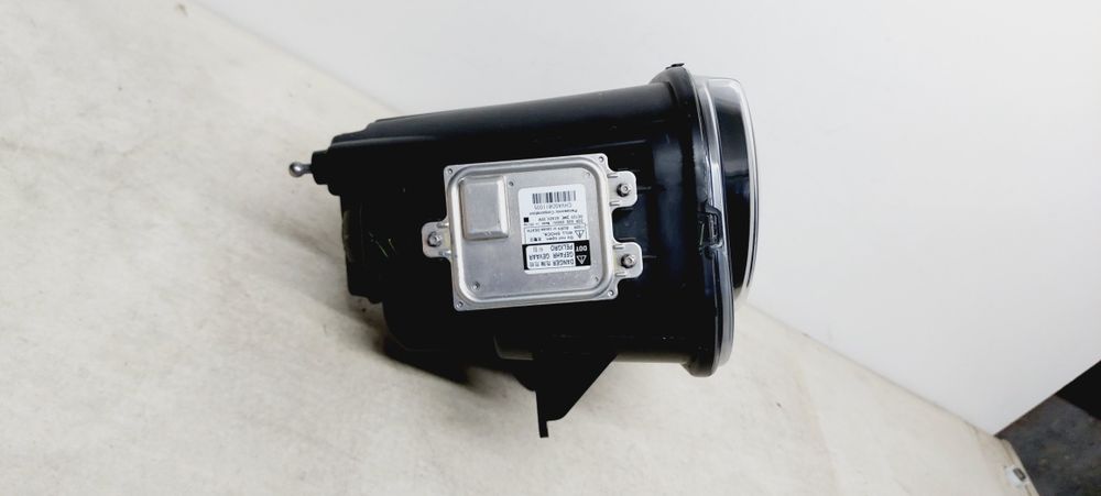 Фара Dodge Challenger оптика правая Led Xenon додж