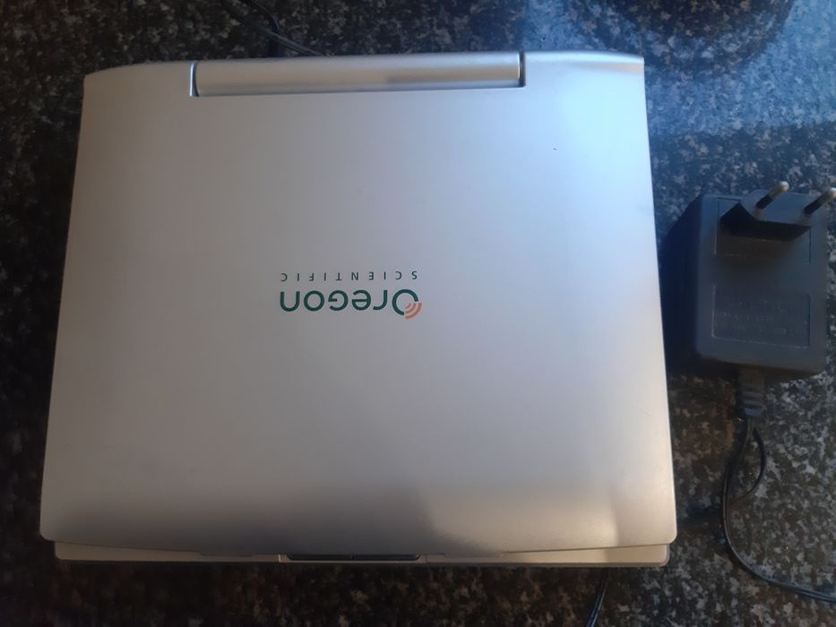 Laptop Oregon Scientific. Computador educativo