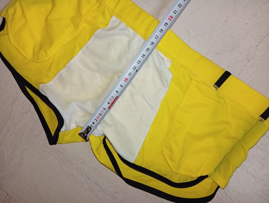 Жовті спортивні ретро-шорти dolphin shorts, спортивні мікро шорти