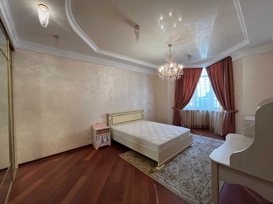 Оренда 3 кімнатної квартири, 135мПечерськ,вул.Коновальця 32! Паркінг!