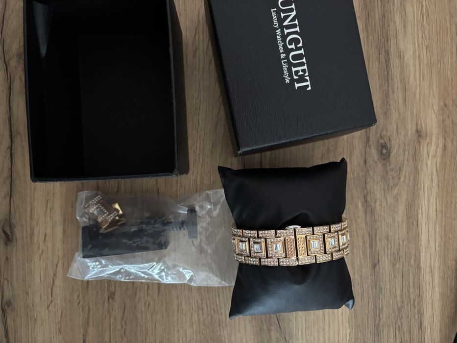 Uniguet Luxury Watches Lifestyle
