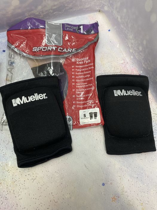 Спортивні речі футбольні щитки Mitre, наколінники, рукавички