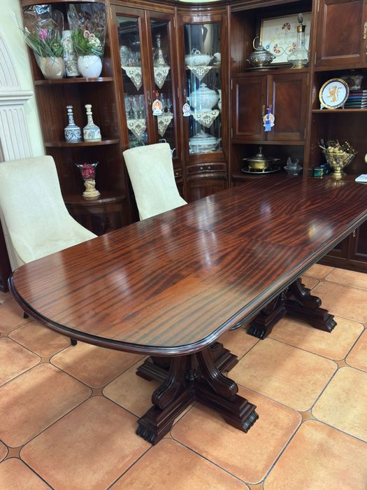 Mesa de jantar - madeira maciça