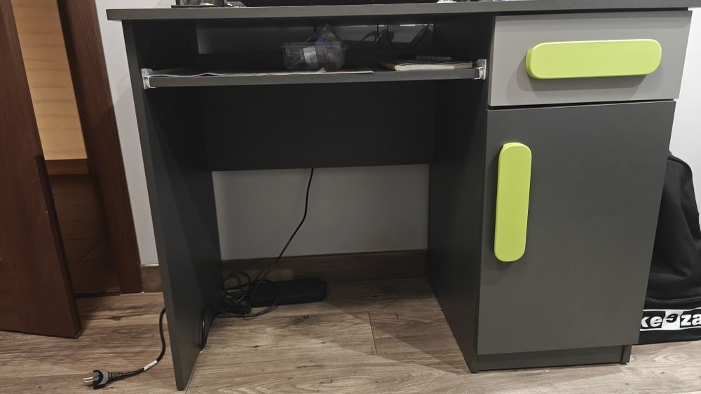 Zestaw mebli do pokoju dziecięcego